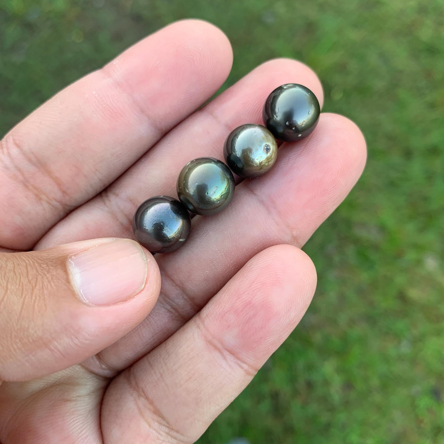 4 Pcs 10mm Loose Seawater Black Pearl Tahitian Edition Pearl Beads BoZorX BT-2
