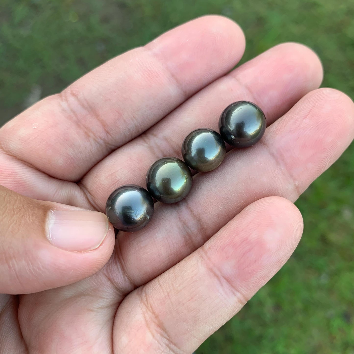 4 Pcs 10mm Loose Seawater Black Pearl Tahitian Edition Pearl Beads BoZorX BT-2