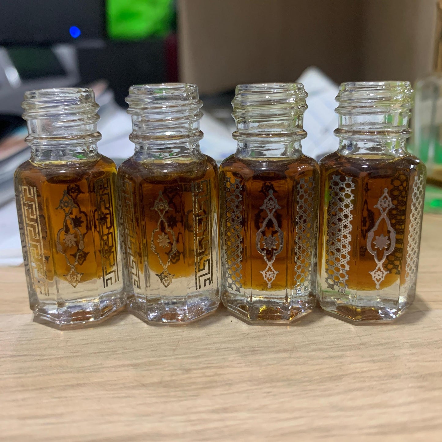 Kalimantan Agarwood Oud Oil: East Malino, Indonesia (1/4 Tola)