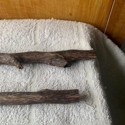 Agarwood Decoration 沉香 Chénxiāng Oud Incense Oudh Xiāng Kyara Kynam Aloeswood Kinam 奇楠 qí nán 沈香 Jinkō Englewood العود