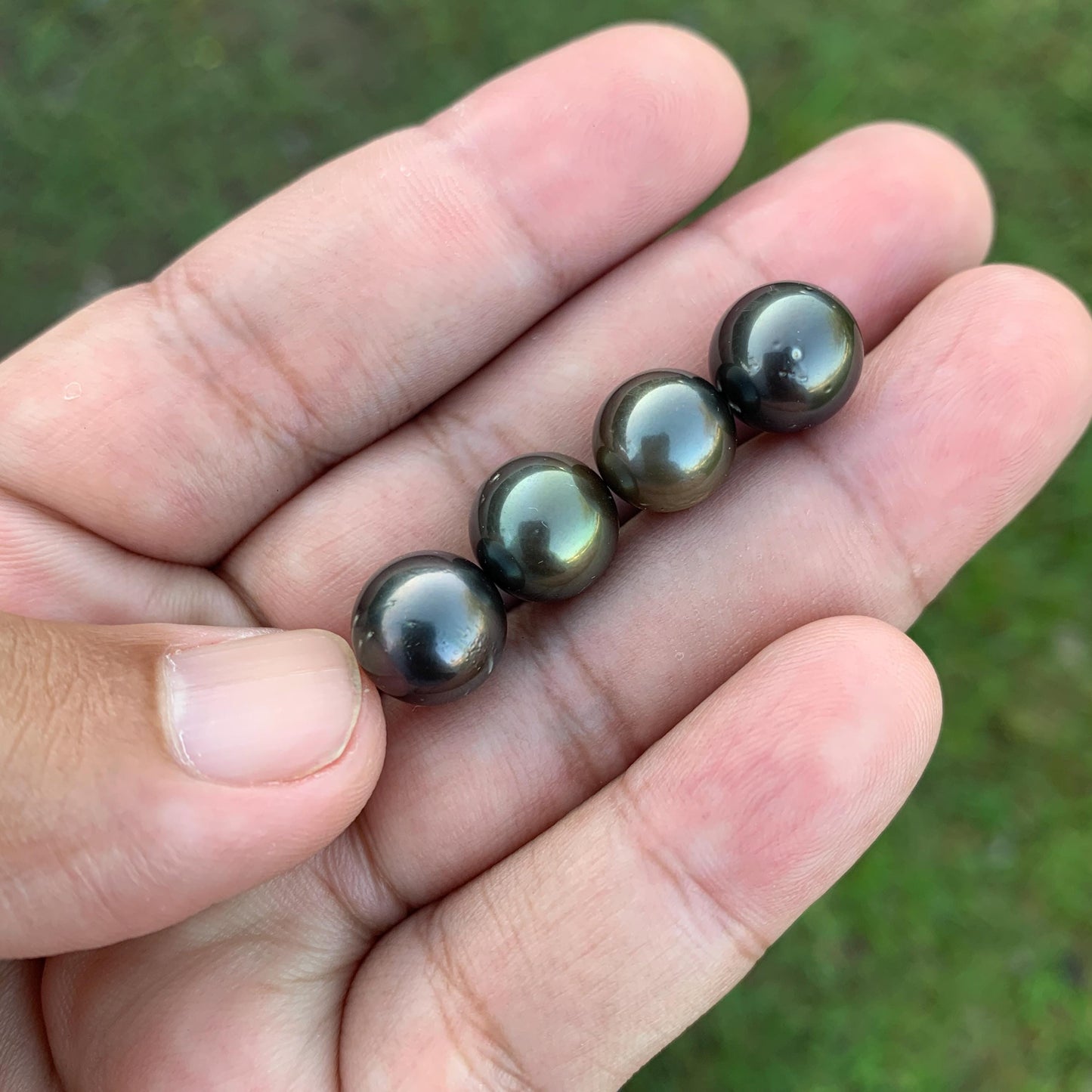 4 Pcs 10mm Loose Seawater Black Pearl Tahitian Edition Pearl Beads BoZorX BT-2