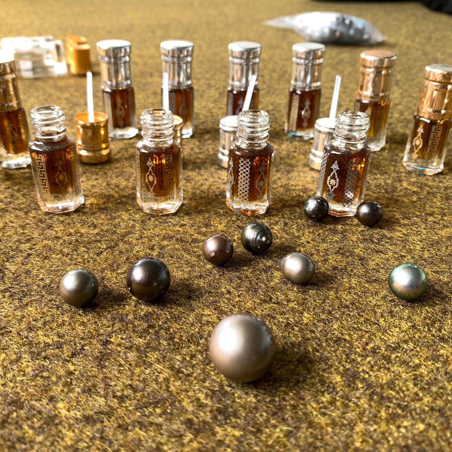 Kalimantan Agarwood Oud Oil: East Malino, Indonesia (1/4 Tola)