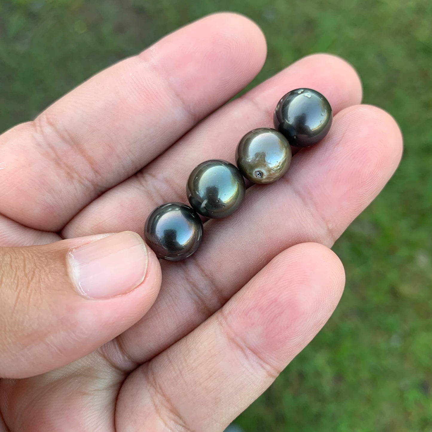 4 Pcs 10mm Loose Seawater Black Pearl Tahitian Edition Pearl Beads BoZorX BT-2