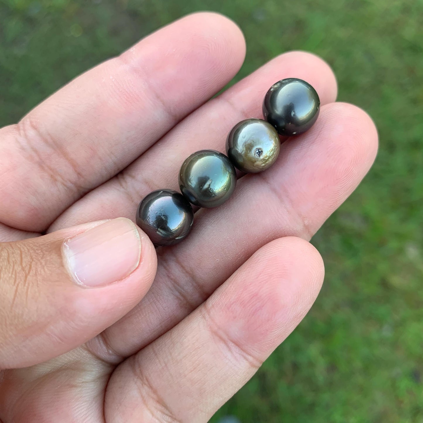 4 Pcs 10mm Loose Seawater Black Pearl Tahitian Edition Pearl Beads BoZorX BT-2