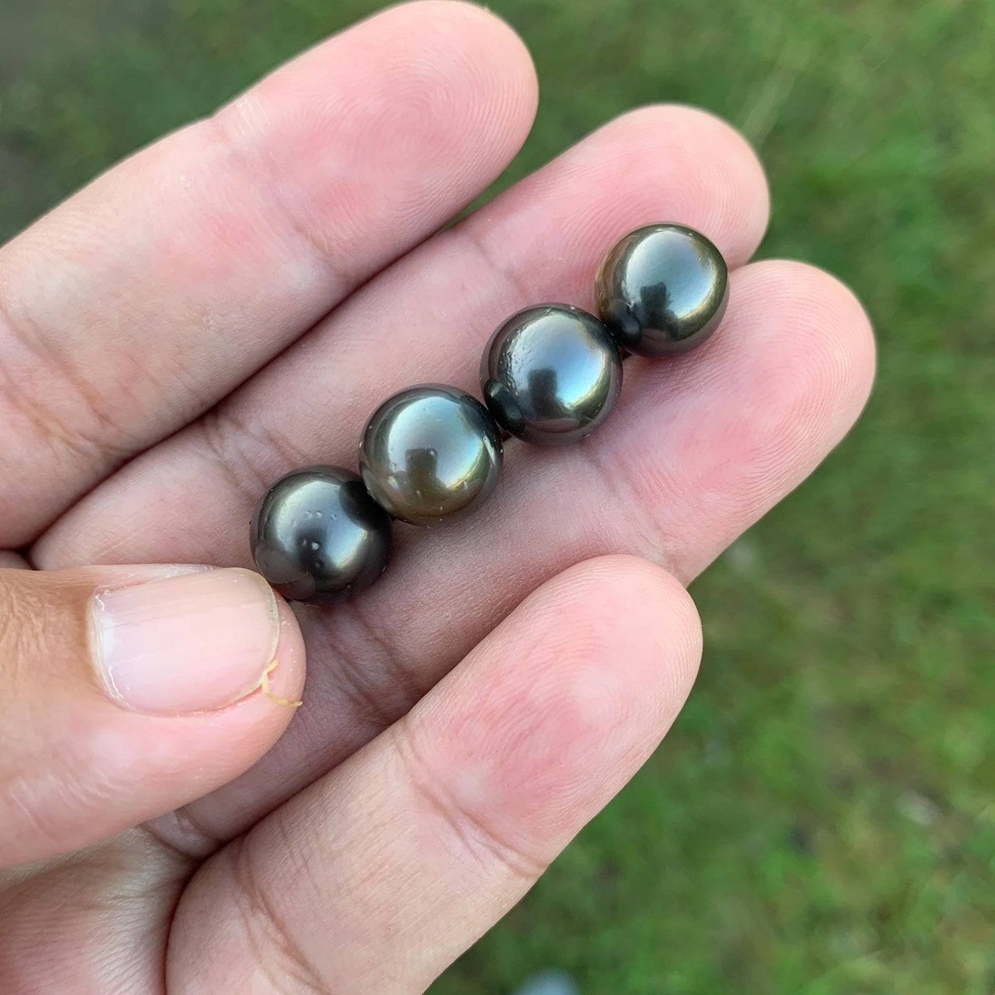 4 Pcs 10mm Loose Seawater Black Pearl Tahitian Edition Pearl Beads BoZorX BT-2