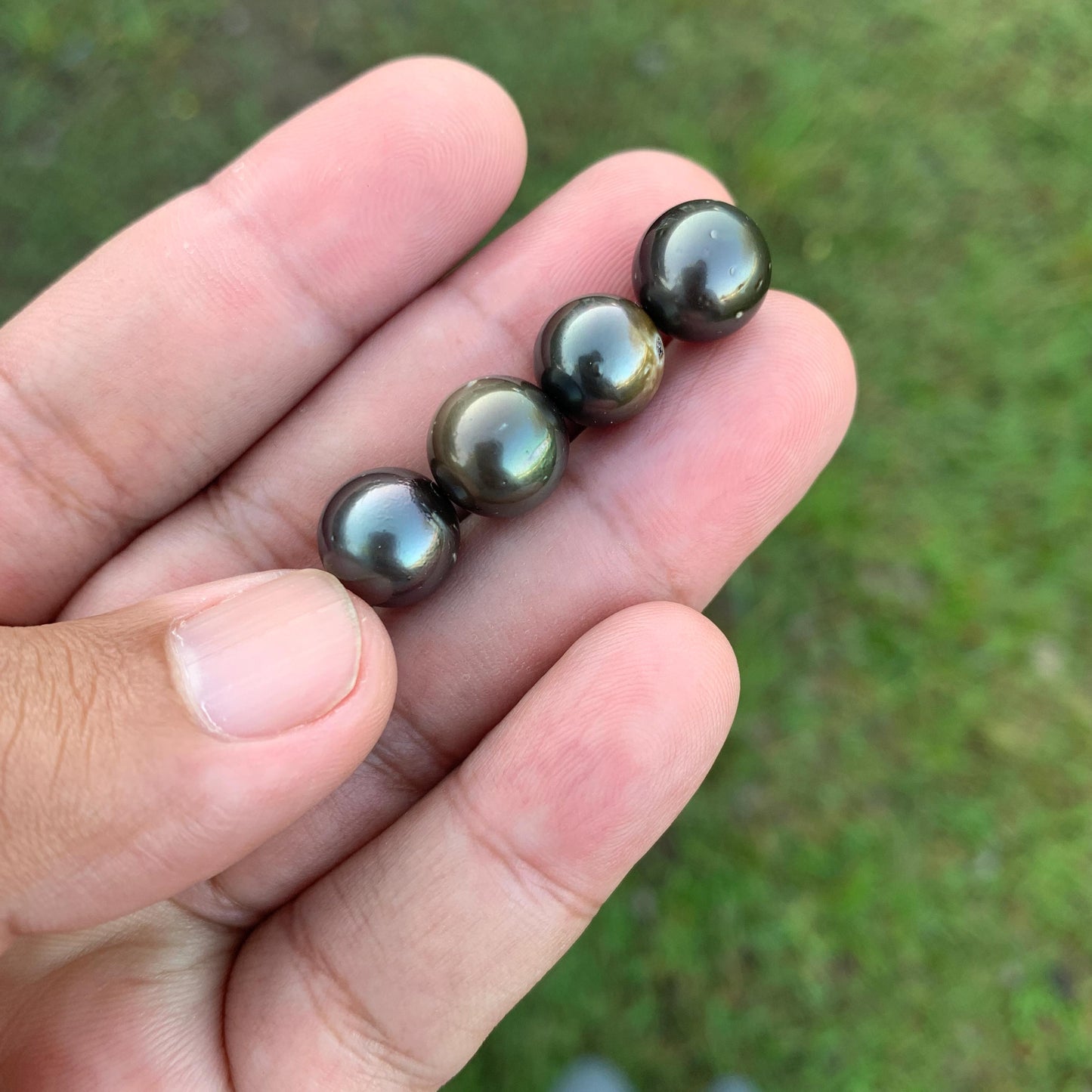 4 Pcs 10mm Loose Seawater Black Pearl Tahitian Edition Pearl Beads BoZorX BT-2