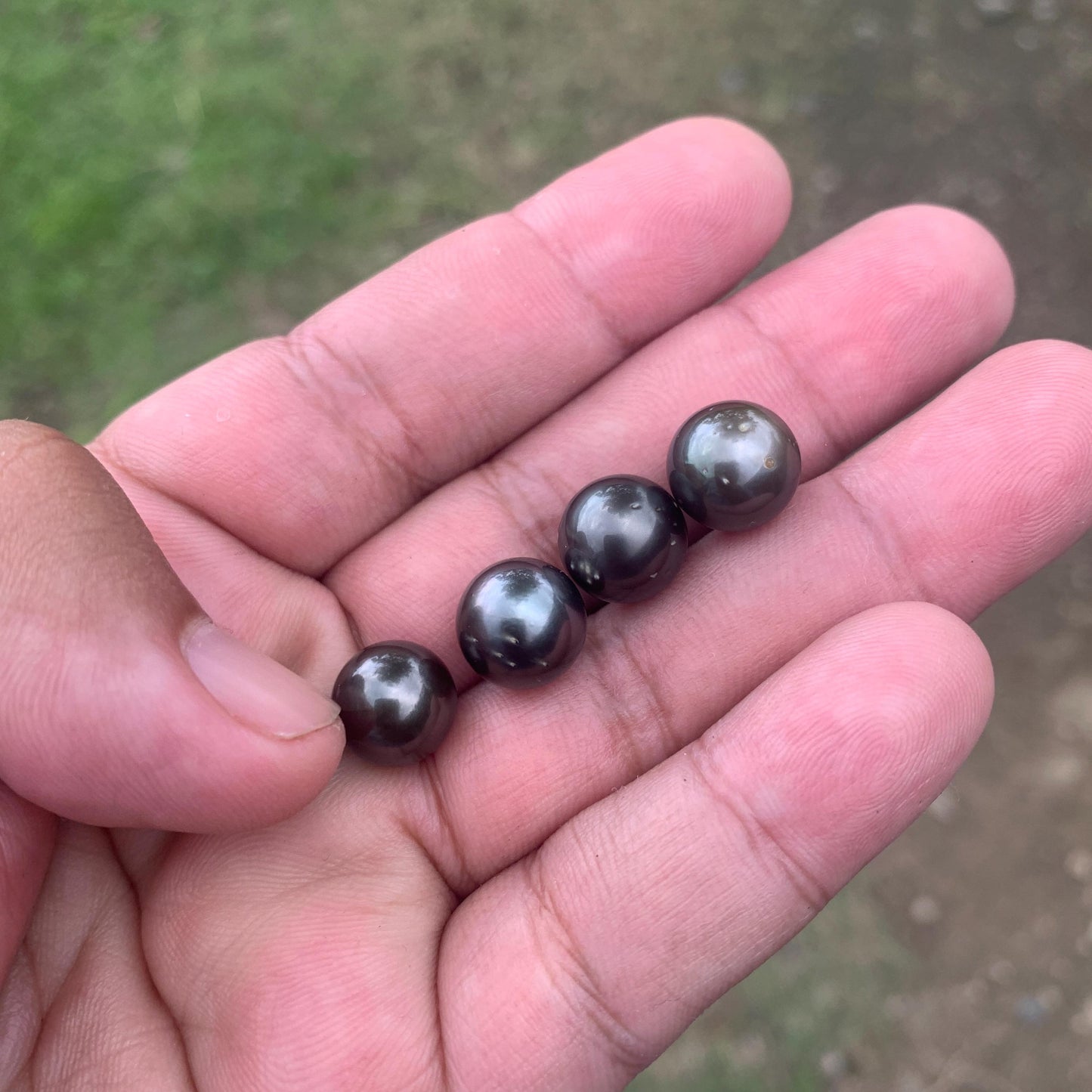 4 Pcs 10mm Loose Seawater Black Pearl Tahitian Edition Pearl Beads BoZorX BT-2